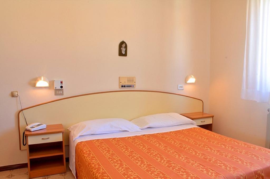 Hotel Saturno Chianciano Terme Room photo